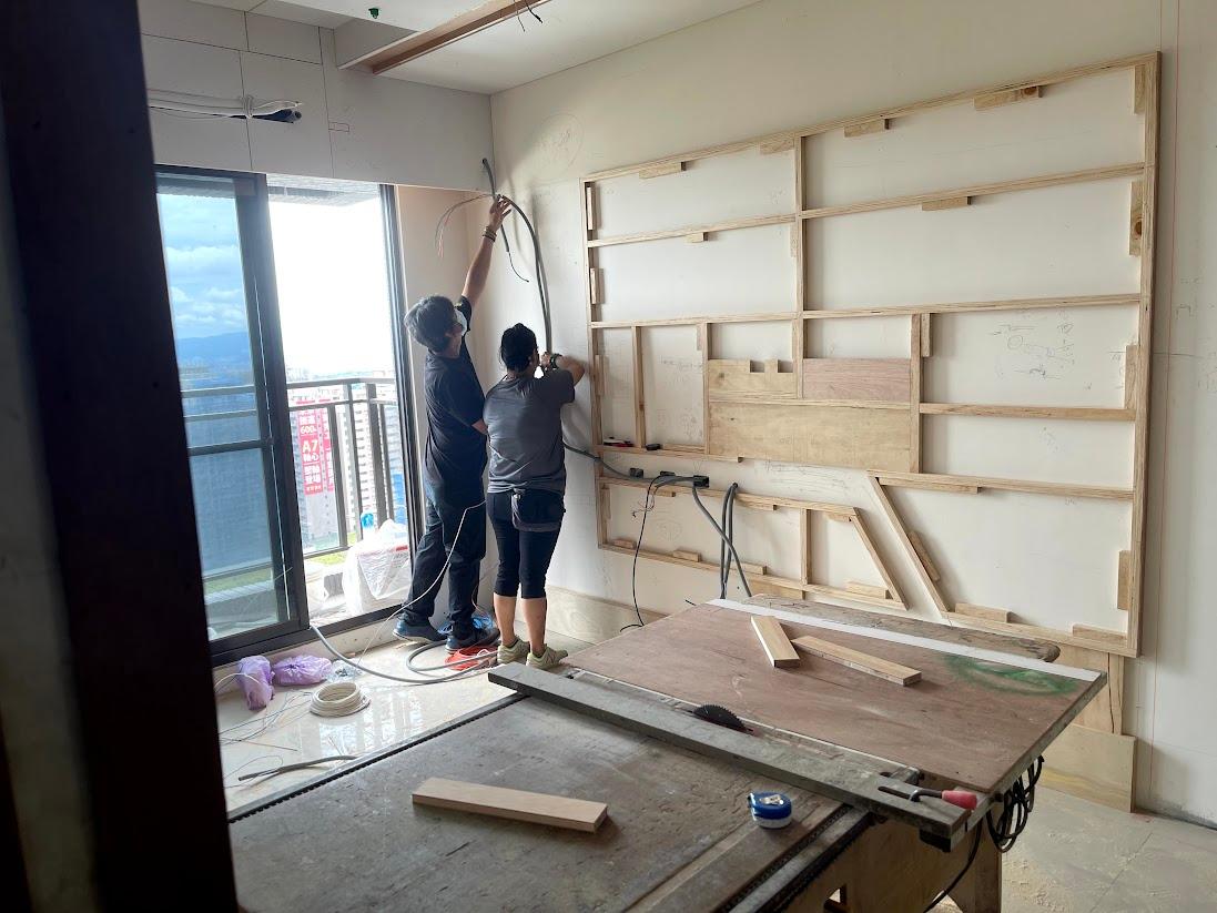電視牆管路配線預設作業中
