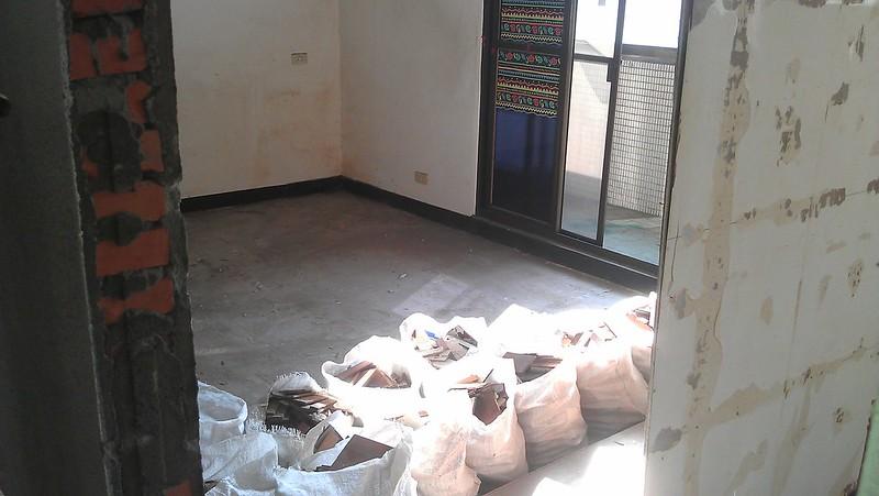 拆除廢棄物裝袋