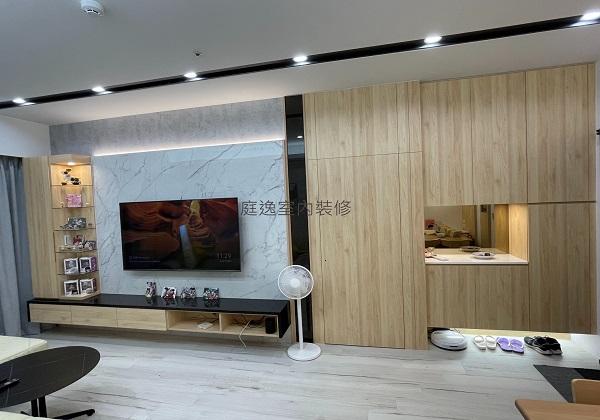 客廳主牆的展演-入住後使用三個半月拍的