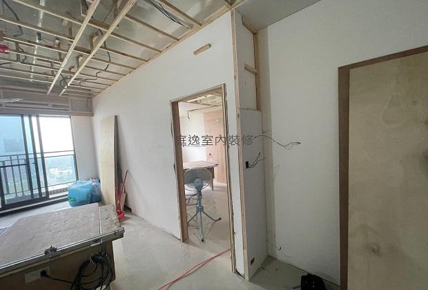 客廳主牆的展演-角材粗胚施作中