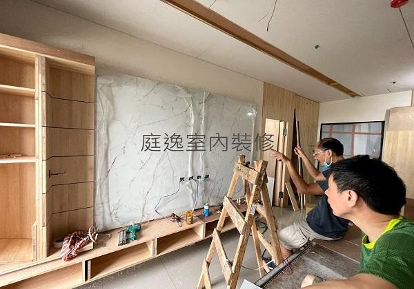 客廳主牆的展演-整體粗胚細節施作討論中