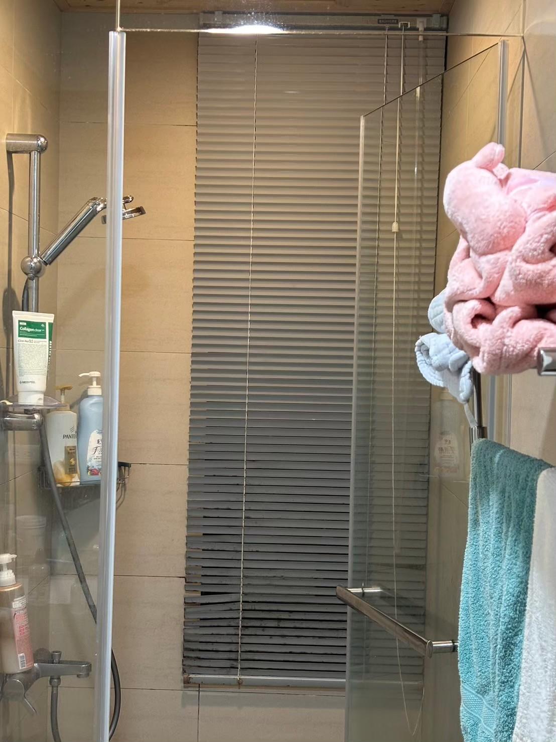 浴室原有浴簾生鏽換新