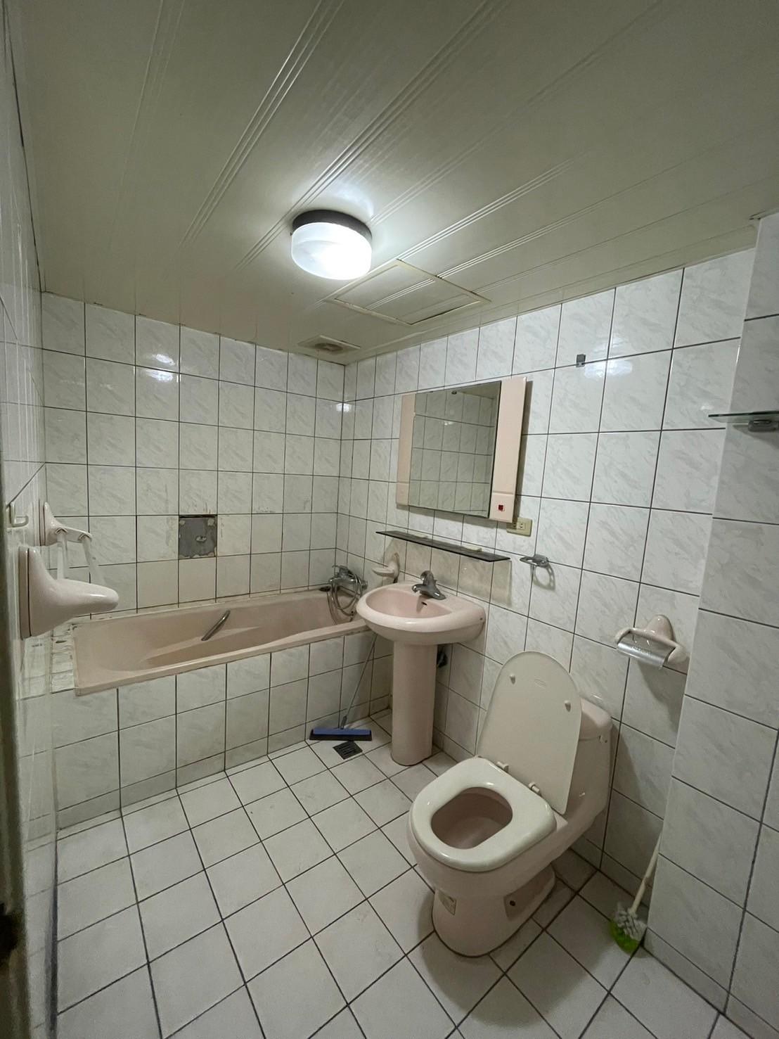 浴室磁磚打除見底