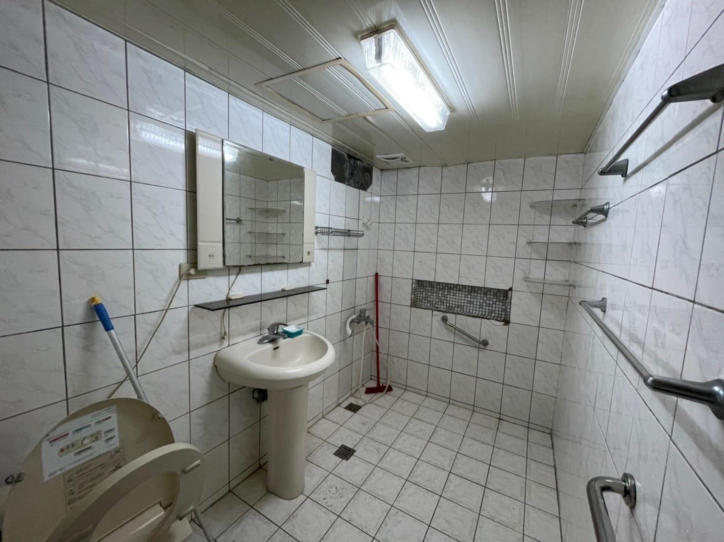 浴室磁磚打除見底