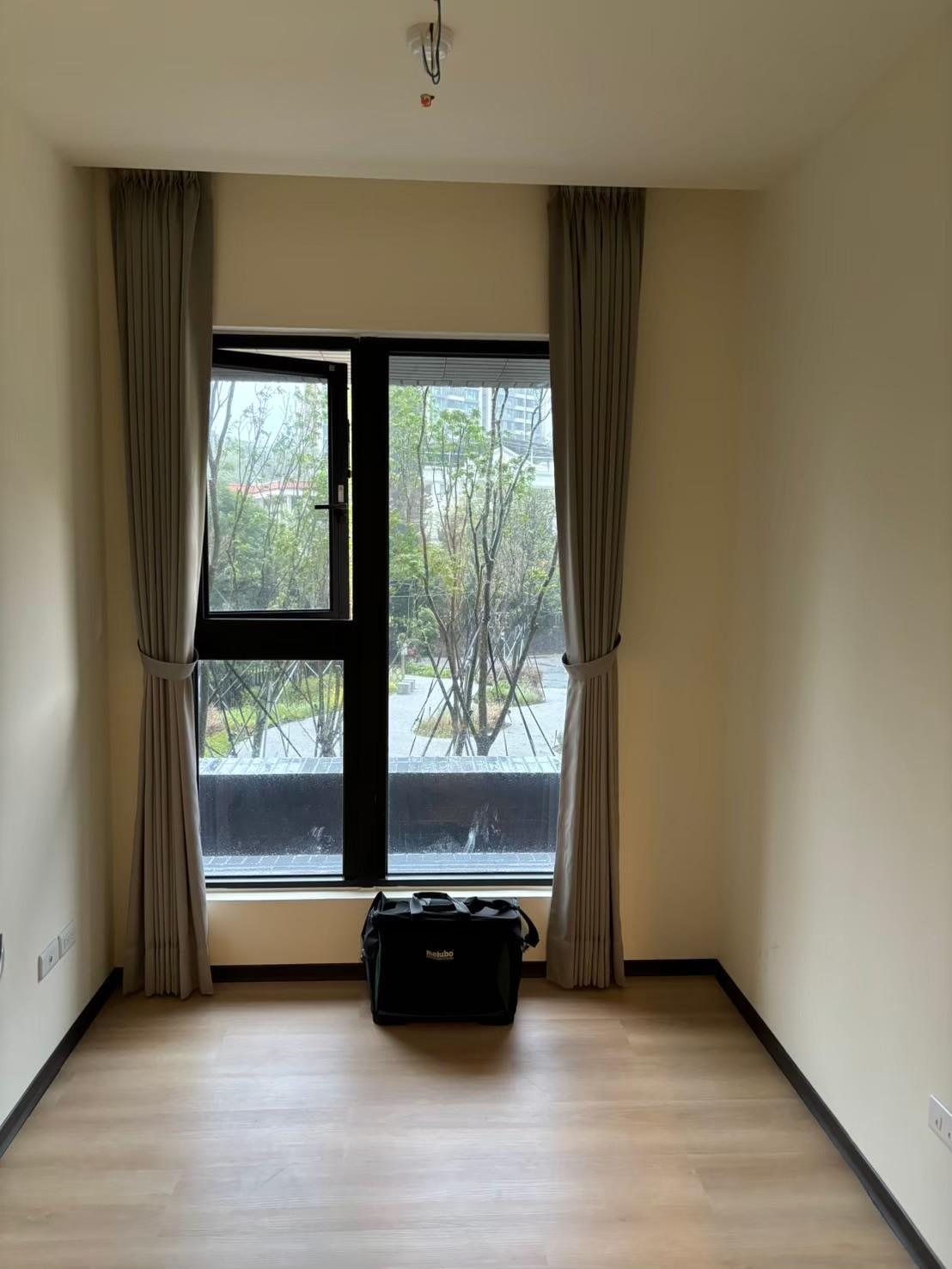 木地板窗簾進場  